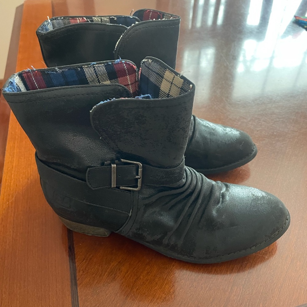 Black ankle boots, size 7, decent used condition